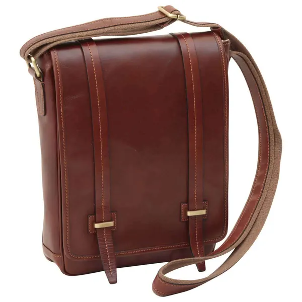 Medium leather bag with double magnetic closure